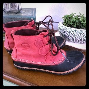 Sorel red waterproof canvas booties size 6